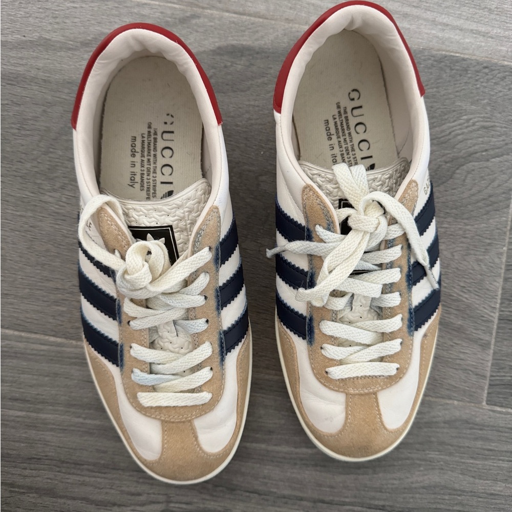 Gucci White and Tan Sneakers with Classic Low-Top Design